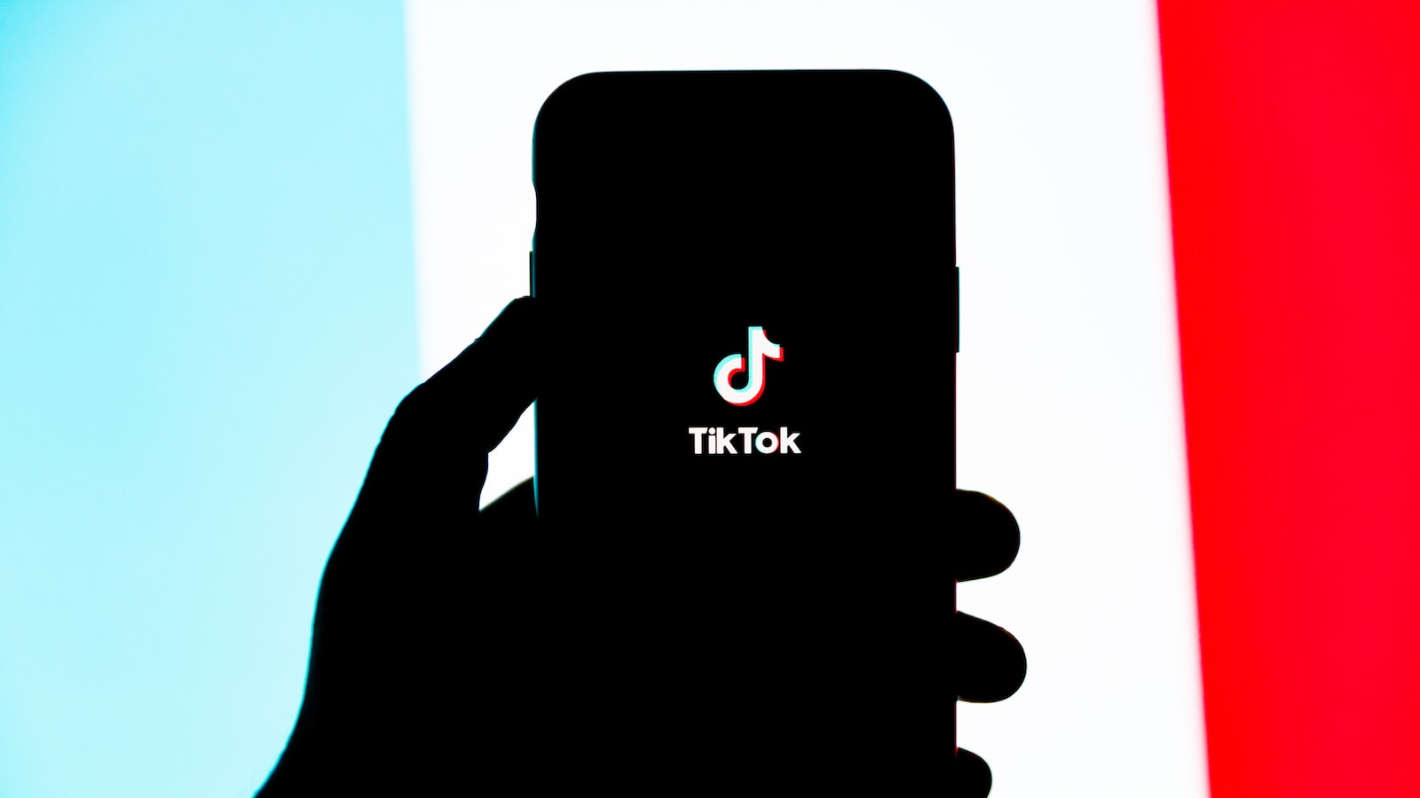 热门平台TikTok账号交易：用户需谨慎辨别真伪信息