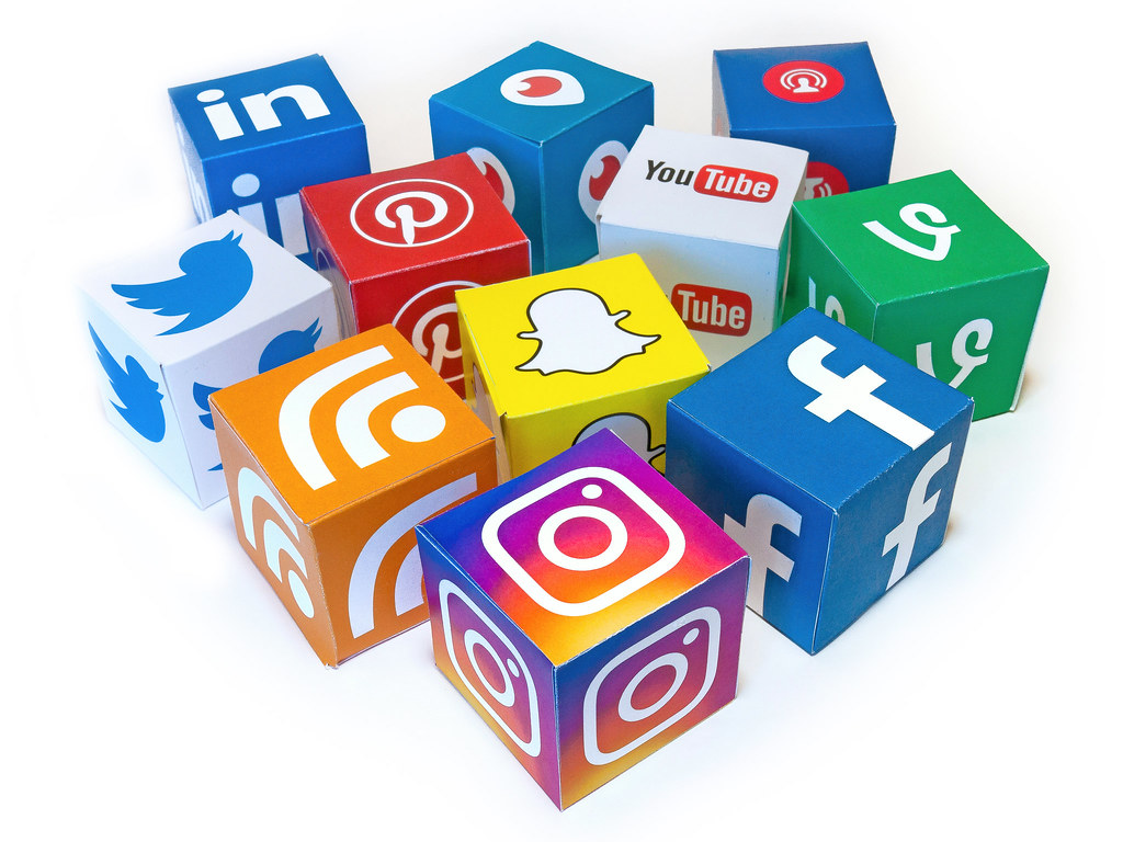 2.⁤ 扩展您的社交媒体影响力与专业形象