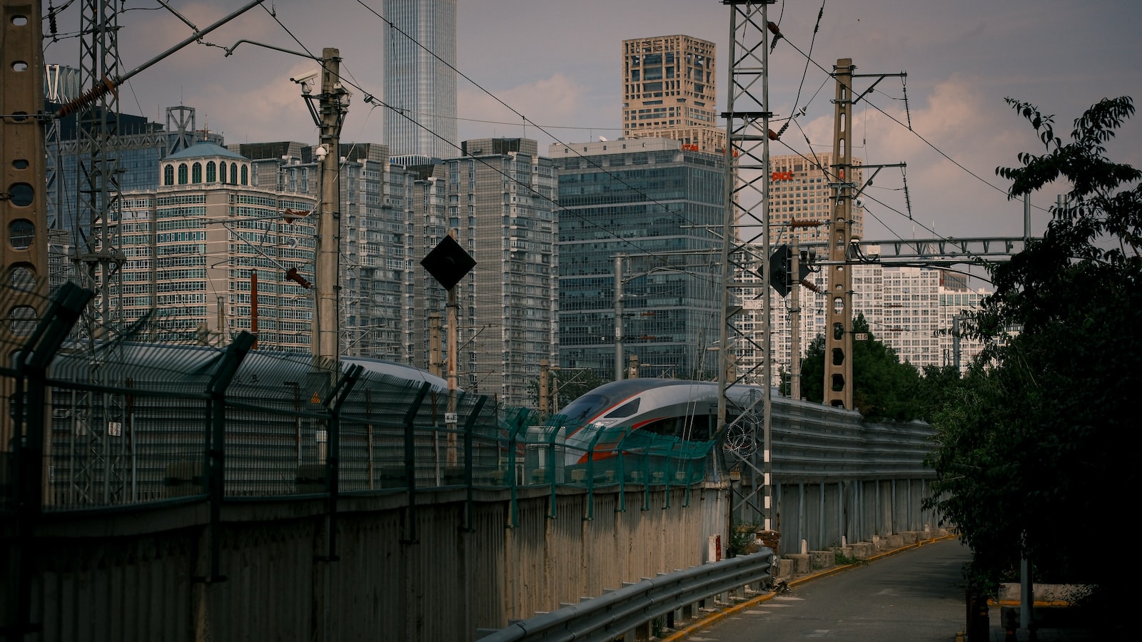 抢占市场先机：深入了解ins号批发的战略利益