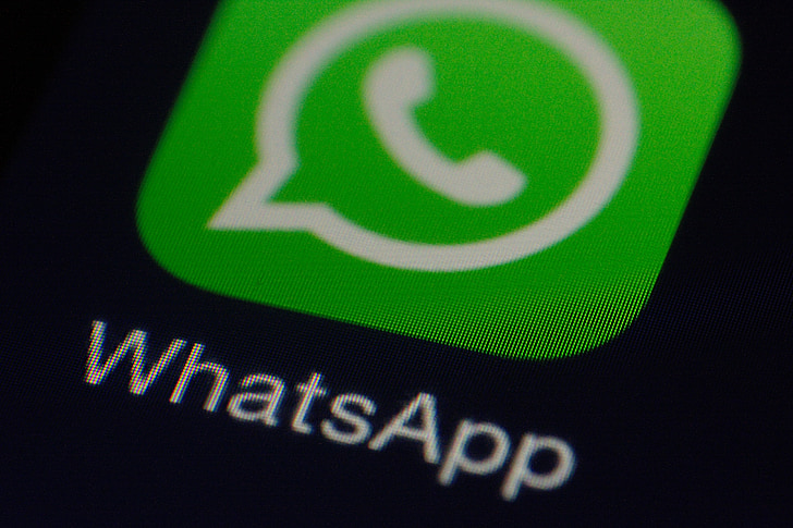 推动行业变革：WhatsApp直登号购买对传统购物方式的冲击与应对