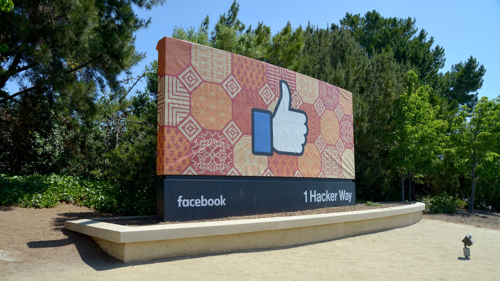 奇思妙想：FB賬號購買如何顛覆傳統社交網絡？