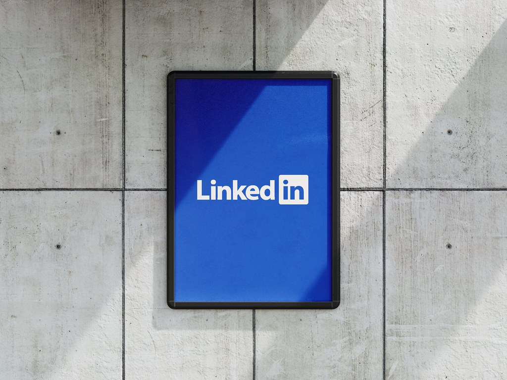 监管与防范：如何避免涉及购买LinkedIn账号的风险？